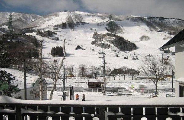 【往復新幹線指定席で行く】苗場「ホテルサザン」 1泊2日【リフト1日券付】【夕食・翌朝食付】1